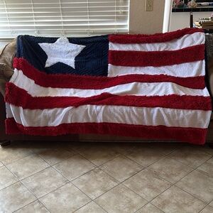 NWOT American Flag Fuzzy Plush Large Blanket